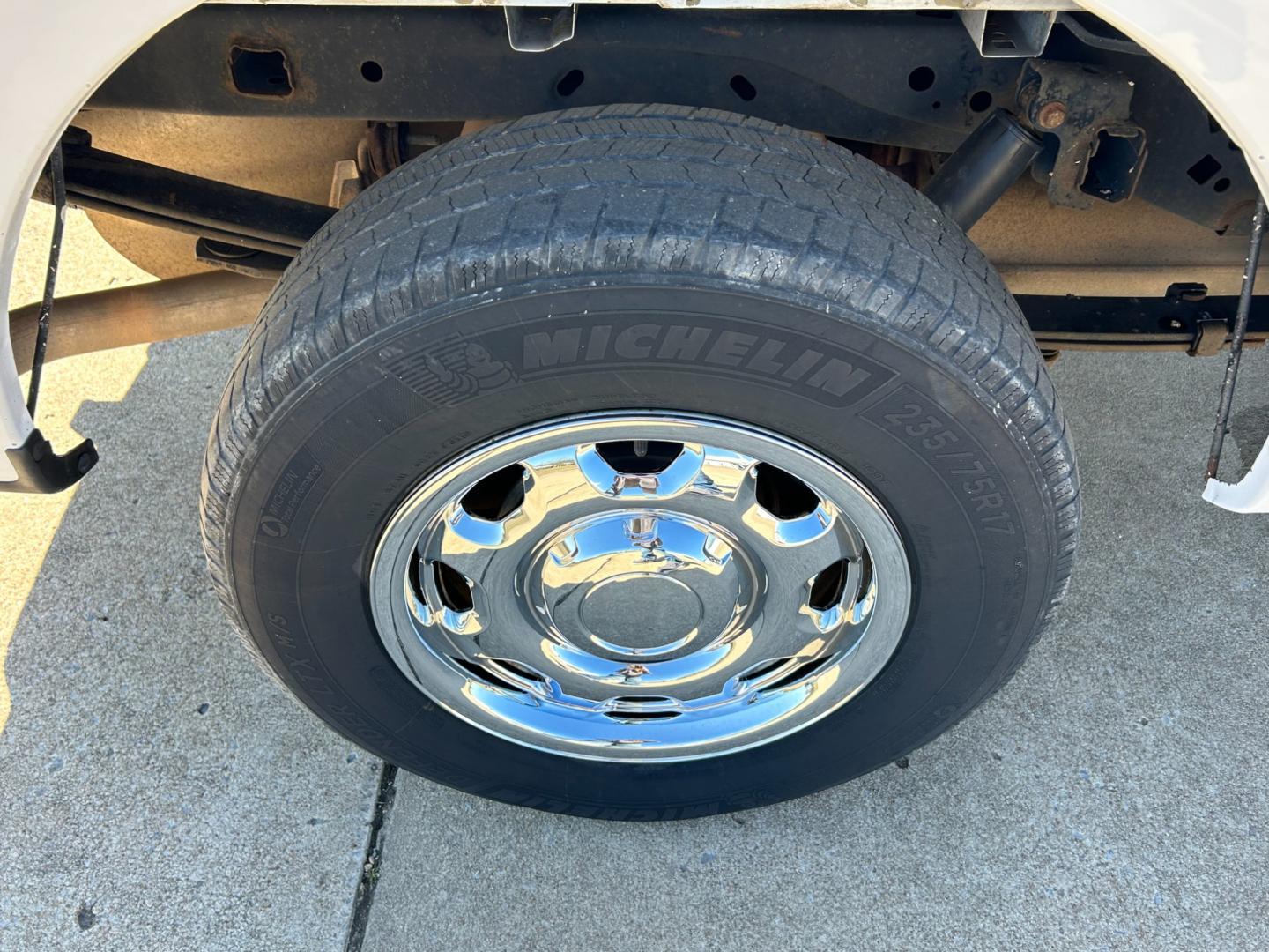 2014 White /Gray Ford F-150 XLT SuperCab 8-ft. Bed 2WD (1FTEX1CM9EK) with an 3.7L V6 DOHC 24V engine, 6-Speed Automatic transmission, located at 17760 Hwy 62, Morris, OK, 74445, (918) 733-4887, 35.609104, -95.877060 - 2014 FORD F-150 XLT SUPERCAB 8-ft. BED 2WD 3.7L V6 FEATURES KEYLESS REMOTE ENTRY, POWER LOCKS, POWER WINDOWS, AM/FM STEREO, SIRIUS XM STEREO, CD PLAYER, AUXILLARY PORT, HANDS-FREE BLUETOOTH CALLING, CRUISE CONTROL, TRACTION CONTROL, MULTI-FUNCTIONING STEERING WHEEL CONTROLS. HAS 169,145 MILES WITH 2 - Photo#26